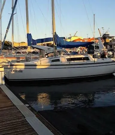 Love Boat With A Tour Πλωτό κατάλυμα