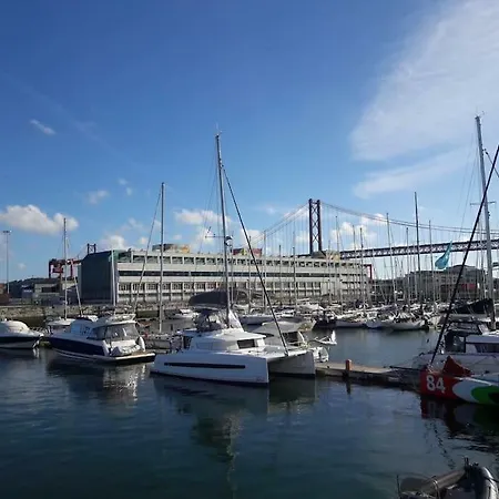 Love Boat With A Tour Úszó hotel